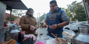 En América Latina y el Caribe 140 millones de trabajadores informales están en riesgo de perder sus medios de subsistencia debido a las medidas de confinamiento obligatorio y el cierre de actividades económicas que ha traído la lucha contra la covid-19. Foto: Oxfam