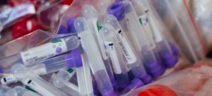 En el mundo ya se prueban varias "vacunas candidatas" para masificar su empeo en la lucha contra el nuevo coronavirus, y decenas de líderes políticos y de opinión reclaman acuerdos para que el acceso sea universal, gratuito y con atención preferente a los sectores más vulnerables. Foto: Unplash
