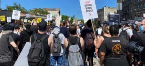 Las protestas contra la injusticia racial y la brutalidad policial en Estados Unidos se propagaron por todo el país, incluida la sede de las Naciones Unidas: Nueva York. Pero la cúpula del organismo mundial mantiene silencio sobre la crisis. Foto: Shirin Yaseen/ONU