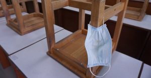 Más de 800 millones de estudiantes resultaron perjudicados por los largos cierres de sus centros de enseñanza en 2020 y todavía las escuelas permanecen totalmente cerradas en 31 países. Foto: Unesco