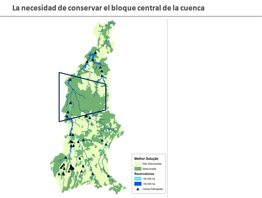 El bloque central de la cuenca del río Tapajós, cuya conservación es vital. Los triángulos negros indican las centrales hidroeléctricas planificadas. Los colores celeste y azul indican el tamaño de los embalses. Crédito: Cortesía WWF