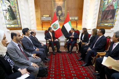 El presidente peruano, Ollanta Humala, durante la audiencia al ministro de Relaciones Exteriores emiratí, jeque Abdulah bin Zayed al Nahyan, y su delegación, en el Palacio de Gobierno. Crédito: Presidencia de Perú.
