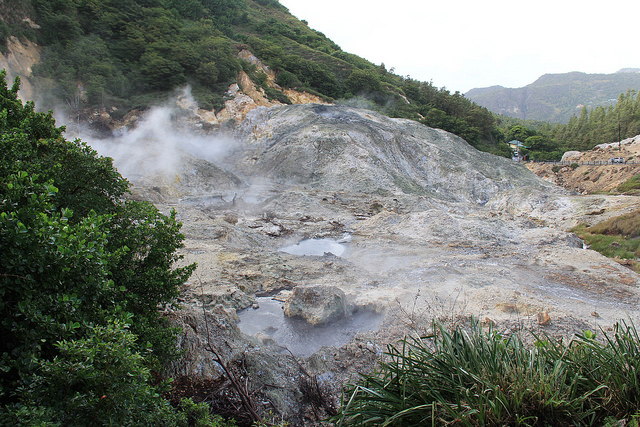 Santa Lucía espera generar hasta 30 megavatios de electricidad en Soufrière, donde se ubica Sulphur Springs, “el único volcán del mundo al que se llega en automóvil” Crédito: Kenton X. Chance/IPS