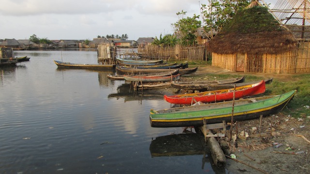 El pueblo de Ustupu en el semi-autónomo territorio kuna, en el archipiélago de San Blas, en el este de Panamá, procura un estilo de vida simple y sostenible. Crédito: Nicolas Villaume, Land is Life.