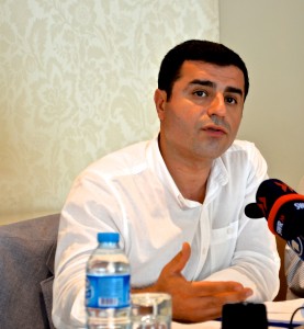 Salahattin Demirtas, líder, junto con Figen Yüksekdağis, del Partido de la Democracia de los Pueblos (HDP), creado en 2014. Crédito: JN Couvas.