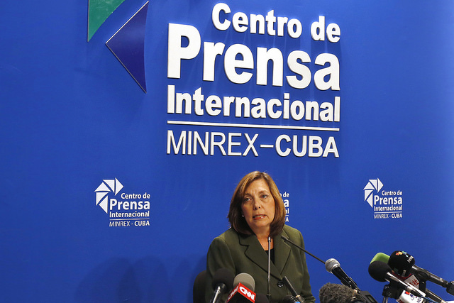 Josefina Vidal, directora general de Estados Unidos del Ministerio de Relaciones Exteriores de Cuba, tras la lectura el 18 de febrero del comunicado oficial sobre la histórica visita al país del presidente de Estados Unidos, Barack Obama, el 21 y el 22 marzo. Crédito: Jorge Luis Baños/IPS