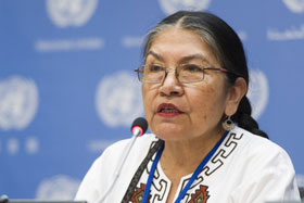 La periodista quechua Tarcila Rivera, defensora de los derechos de las comunidades indígenas de Perú, en marzo de 2015. Crédito: UN Media/ Mark Garten.