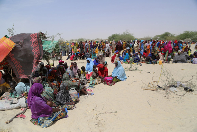 Miles de personas se encuentran dispersas en las tierras áridas de Nguigimi, Níger, tras huir de la violencia de Boko Haram en Nigeria. Crédito: Vigno Hounkanli/ PMA Níger.