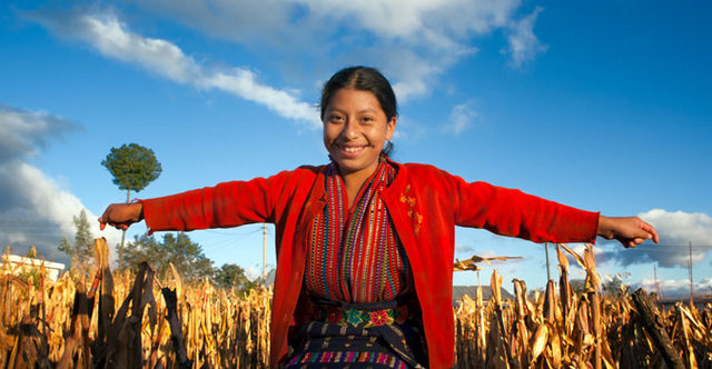 Las adolescentes indígenas latinoamericanas son junto con sus pares rurales las más discriminadas en materia de oportunidades y de educación en la región. Crédito: Rajesh Krishnan/ONU Mujeres