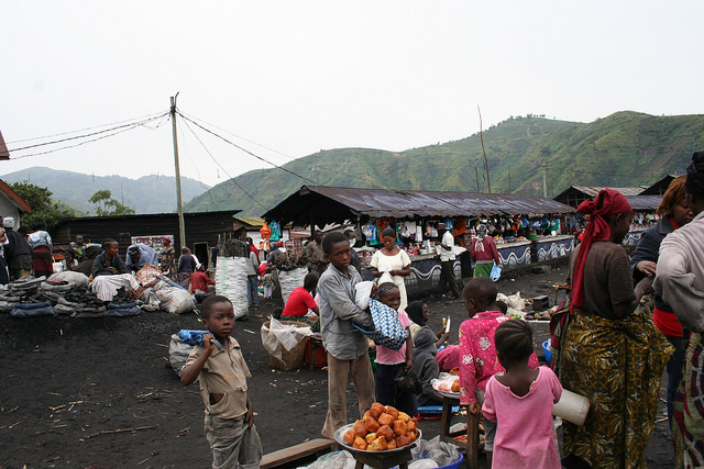 Un mercado de Kivu, en República Democrática del Congo. Una zona de libre comercio continental podría transformar el destino de la economía africana. Crédito: Busani Bafana/IPS.