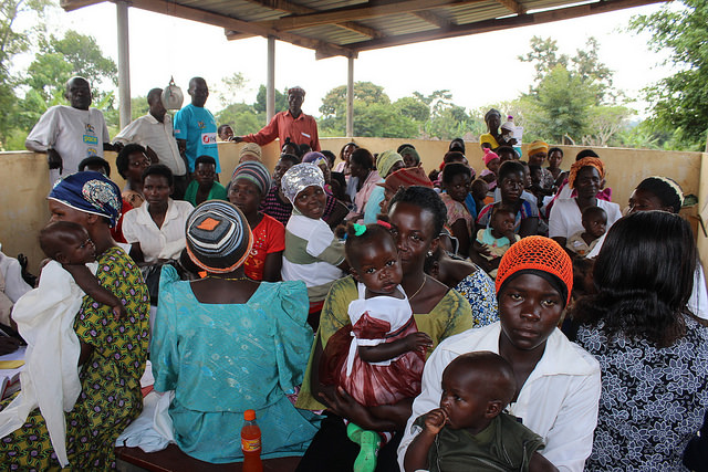 La tasa de natalidad de Uganda está entre las más altas del mundo. Crédito: Lyndal Rowlands/IPS.