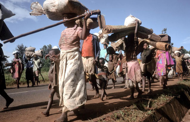 Refugiados huyen de un conflicto armado en Burundi. Crédito: Linton/ FAO
