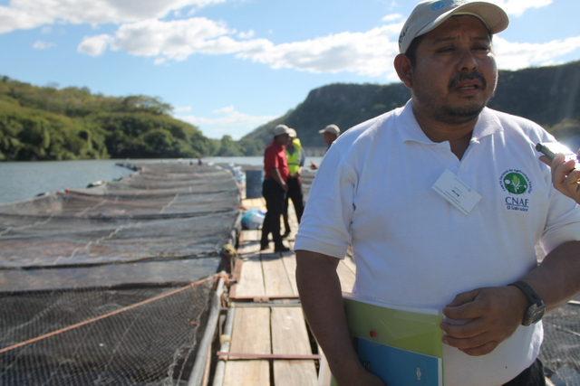 Abel Lara, pequeño agricultor salvadoreño, destacó la experiencia de los centros financieros impulsados por la FAO en Honduras, dejan la lección de que poner la mirada en soluciones locales y cercanas a los productores son claves para sostener la agricultura familiar. Crédito: Thelma Mejía/IPS