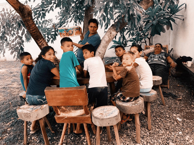 Niños de Unión Hidalgo hacen rimas sobre el terremoto para curarse el miedo; nadie sabe cuándo podrán volver a la escuela. Crédito: Diana Manzo/Pie de Página