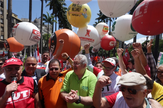 Líderes sindicales durante una protesta contra la planteada reforma laboral que pretende el gobierno de Michael Temer en la plaza de Sé, en São Paulo, capital económica de Brasil. Crédito: Paulo Pinto/AGPT