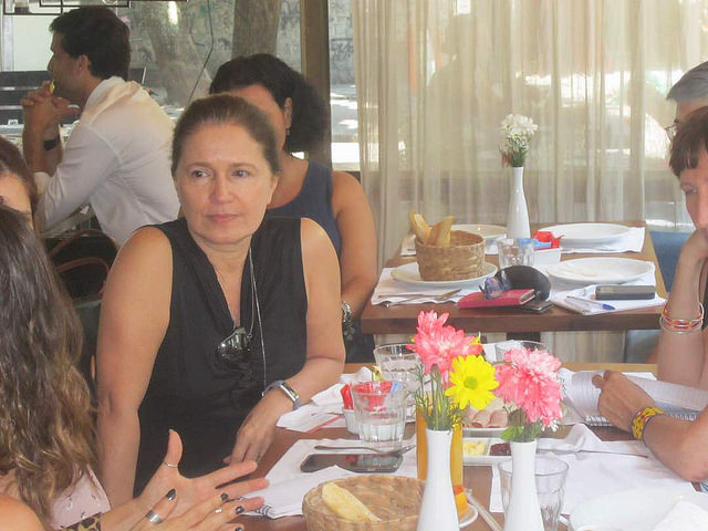 Marina Grossi, presidenta del Consejo Empresarial Brasileño para el Desarrollo Sustentable, brazo nacional del ente mundial, mientras conversa con corresponsales extranjeros en Río de Janeiro el 14 de marzo. Su institución nació en la Cumbre de la Tierra, celebrada en Río de Janeiro en 1992, con el fin de promover la sostenibilidad entre las empresas. Crédito: Mario Osava/IPS