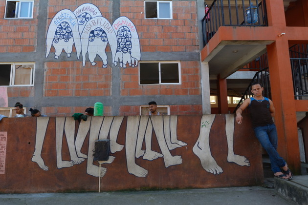 El albergue La 72, fundado por el fraile Tomás González en la localidad fronteriza mexicana de Tenosique, mantiene albergados a un promedio de 200 centroamericanos, en tanto esperan que las autoridades mexicanas les otorgue el estatus de refugiado o les entreguen visa humanitaria para seguir su ruta a Estados Unidos. Crédito: Jaime Ávalos/En el Camino