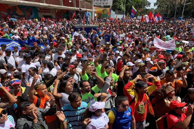 Jóvenes del gobernante Partido Socialista Unido de Venezuela se concentraron en el centro de Caracas el 12 de febrero para expresar respaldo al presidente Nicolás Maduro. Crédito: AVN