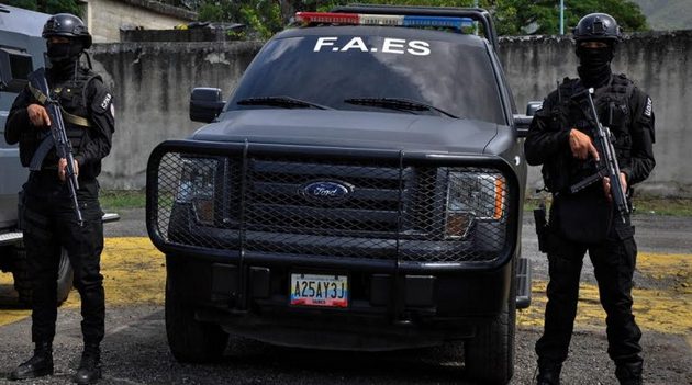 Organizaciones de Derechos Humanos cuestionan el empleo de la Fuerza de Acciones Especiales (FAES) de la Policía Nacional en Venezuela para reprimir protestas populares, pues se trata de comandos preparados para el uso de fuerza letal. Crédito: PNB