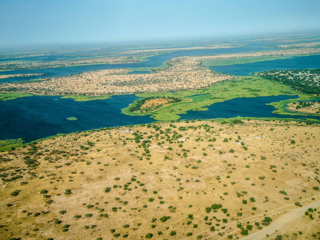Vista aérea del Lago Chad que muestra claramente los efectos de la desertificación. En los últimos 50 años, la cuenca del Lago Chad se ha reducido de 25.000 kilómetros cuadrados a 2.000. Crédito: Jea Damascene Hakuzim/PNUD Chad