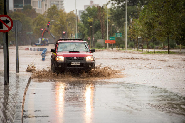 Inundación en Santiago, Chile. Crédito: Pablo Rogat/Shutterstock