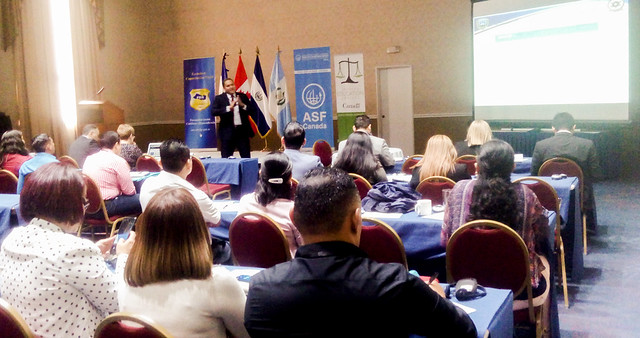 Fiscales, agentes policiales, funcionarios, especialistas y representantes de organizaciones sociales de América Central participan entre el 4 y 8 de noviembre en un seminario especial sobre la trata de personas con el fin de identificar y coordinar esfuerzos conjuntos contra un crimen vergonzoso. Crédito: Edgardo Ayala/IPS