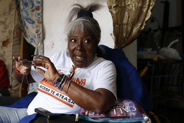 Vilma Noa, técnica en prevención de la Federación de Mujeres Cubanas, mientras explicaba a IPS como la solidaridad de las mujeres es una herramienta primordial para responder a los efectos de las catástrofes naturales. Crédito: Jorge Luis Baños/IPS